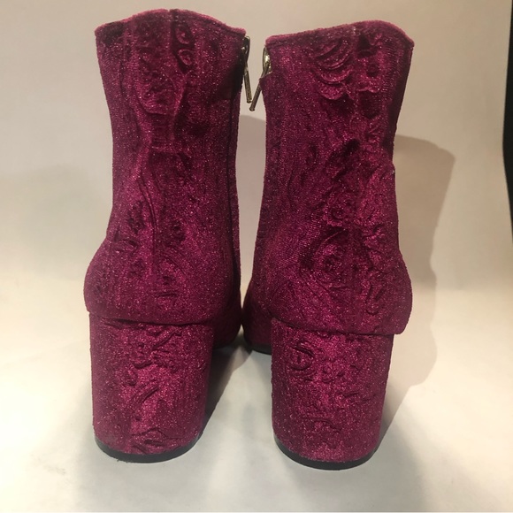 Zigi Soho Embroidered Booties with Round Toe and Brass Zipper, size 7.5. - Picture 4 of 12